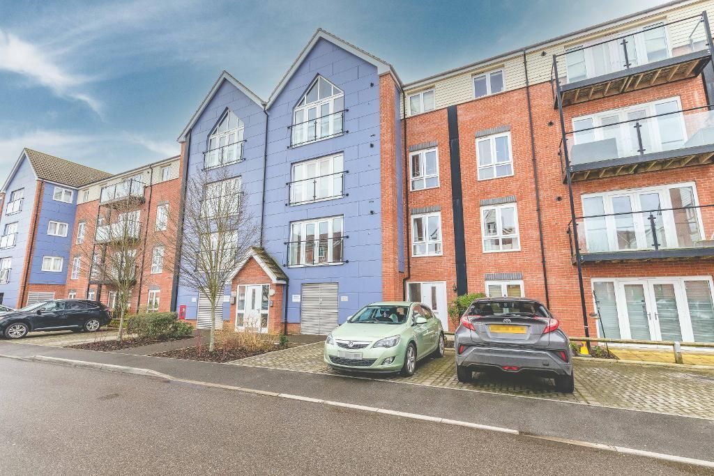 2 bed flat for sale in Chadwick Road, Langley SL3 Zoopla