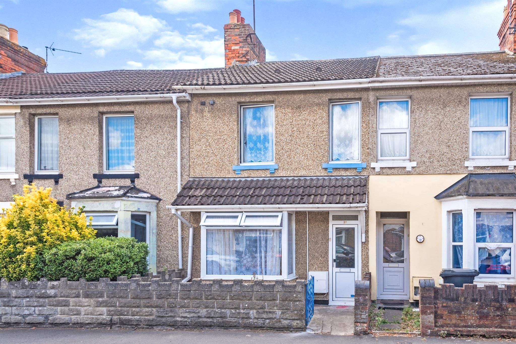 3 bed terraced house for sale in Ferndale Road, Swindon SN2 Zoopla