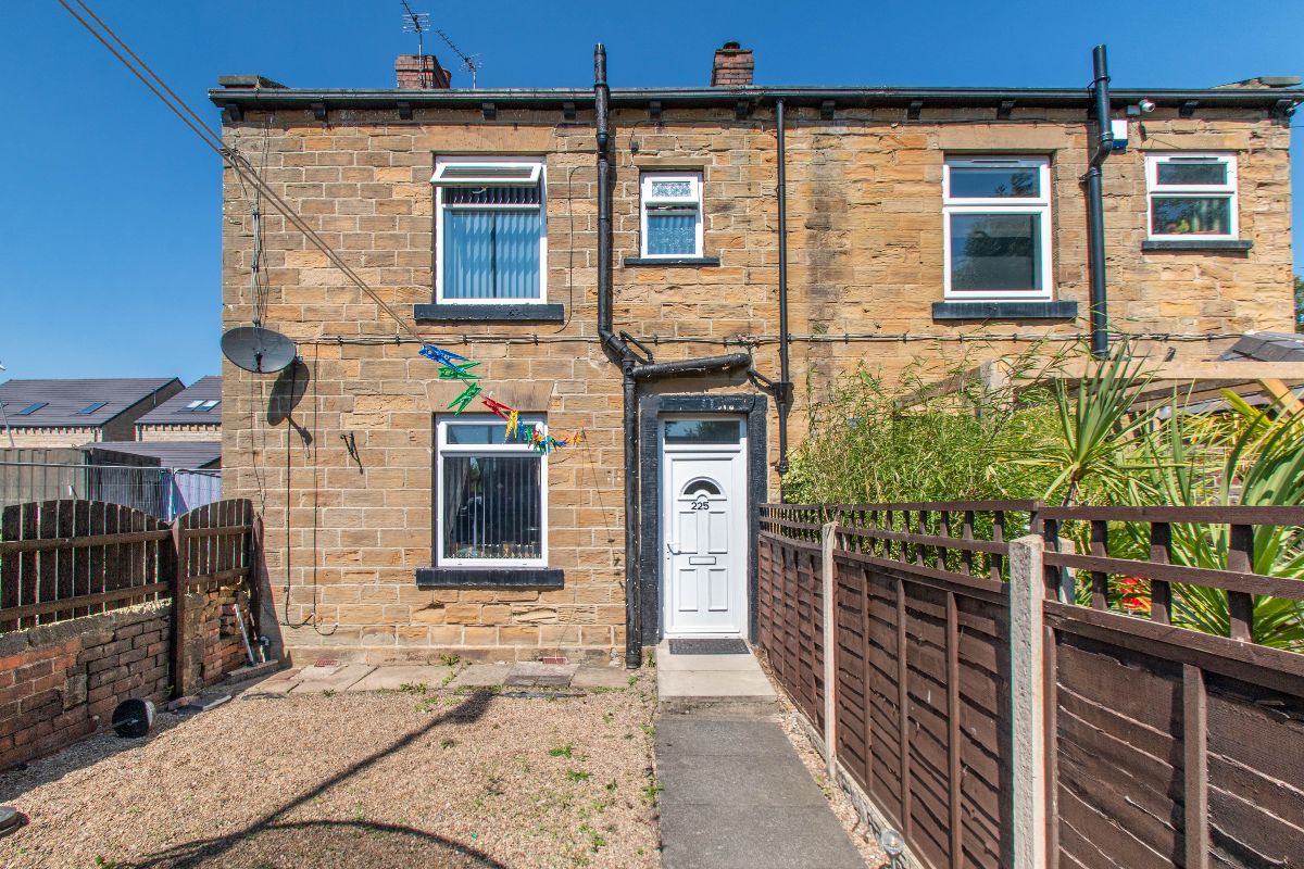 1 bed terraced house for sale in Wakefield Road, Drighlington, Bradford