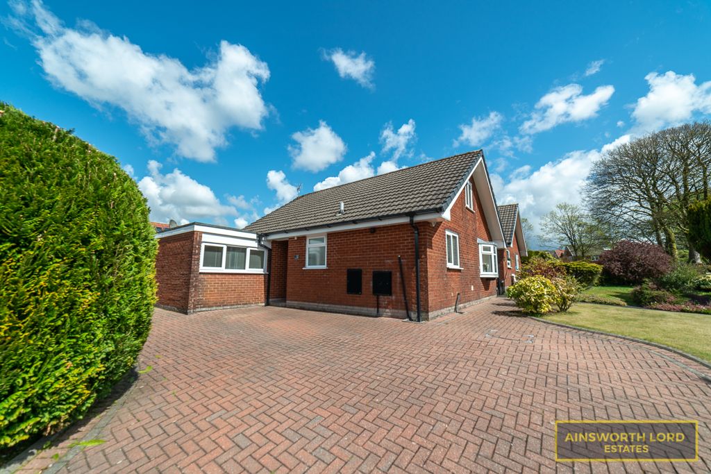 3 bed detached bungalow for sale in Rectory Close, Priory Area, Darwen
