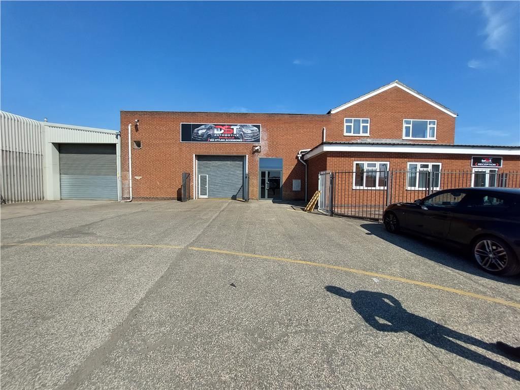 Light industrial to let in Unit 9, West Carr Business Park, West Carr