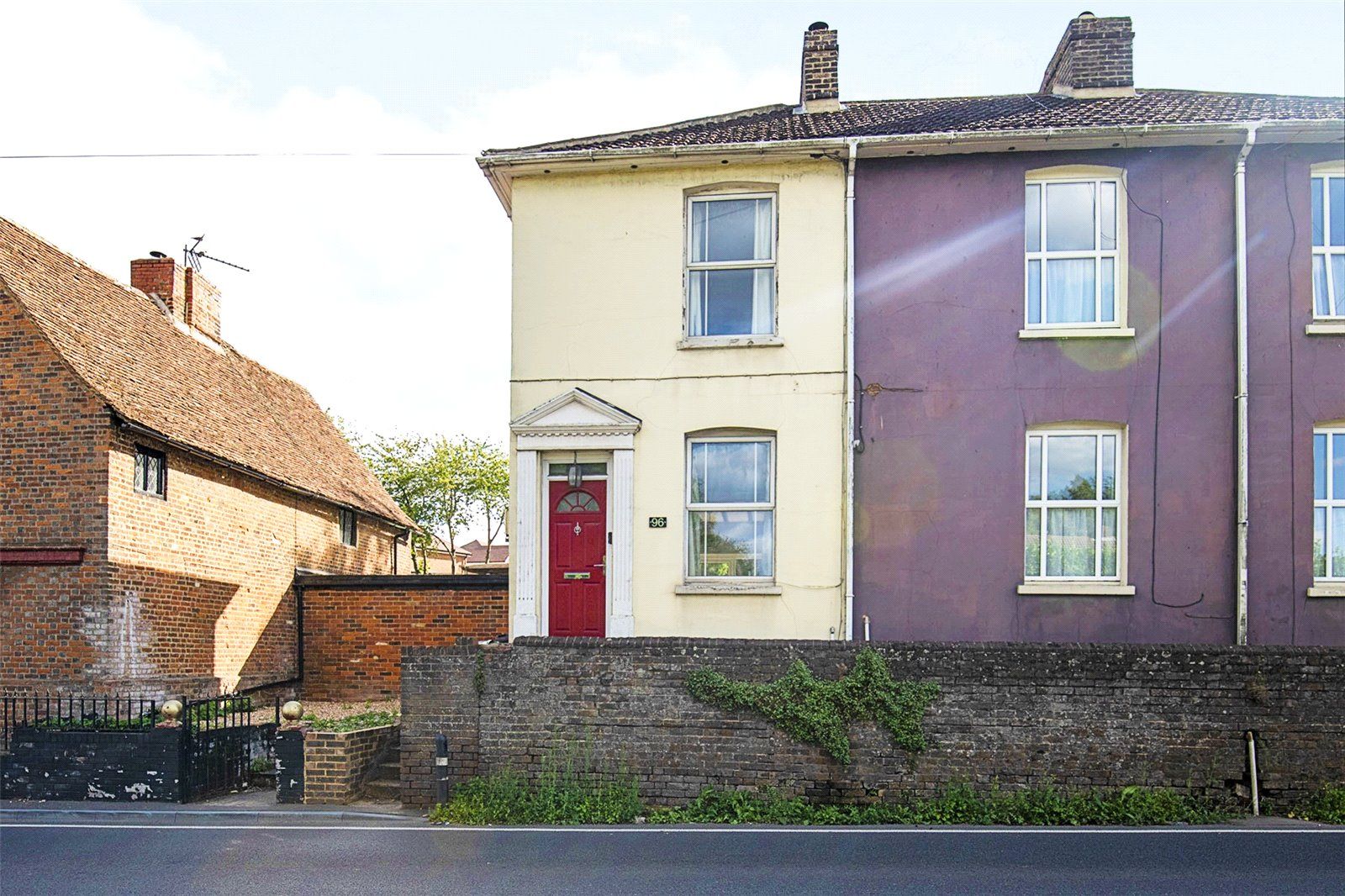 3 bed end terrace house for sale in High Street, Newington