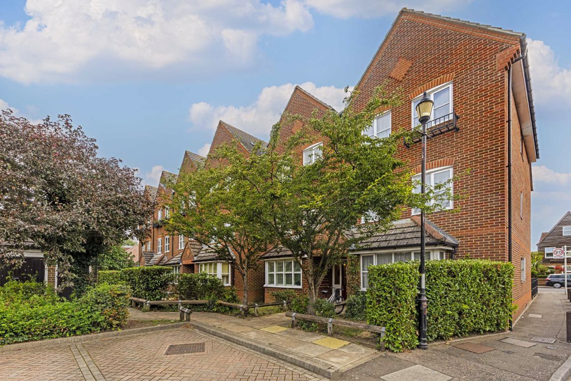 2 bed flat for sale in Langridge Mews, Hampton TW12 Zoopla