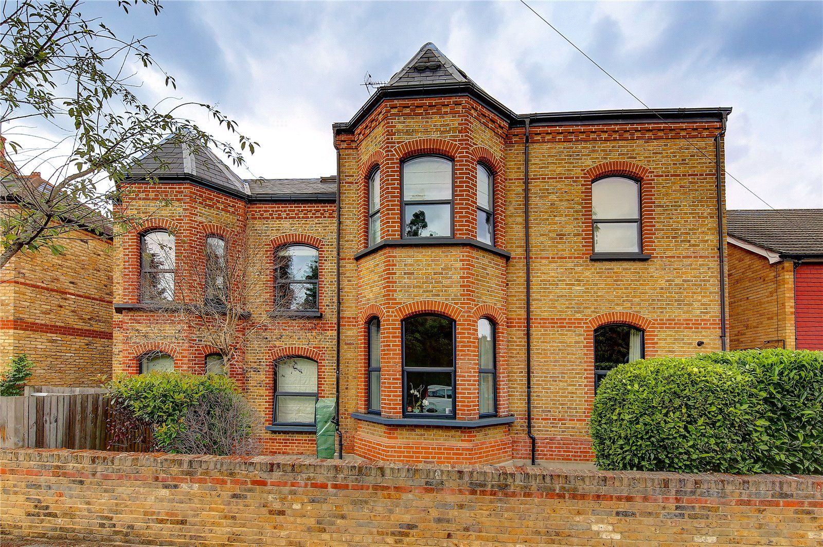2 bed flat to rent in Coleshill Road, Teddington TW11 Zoopla