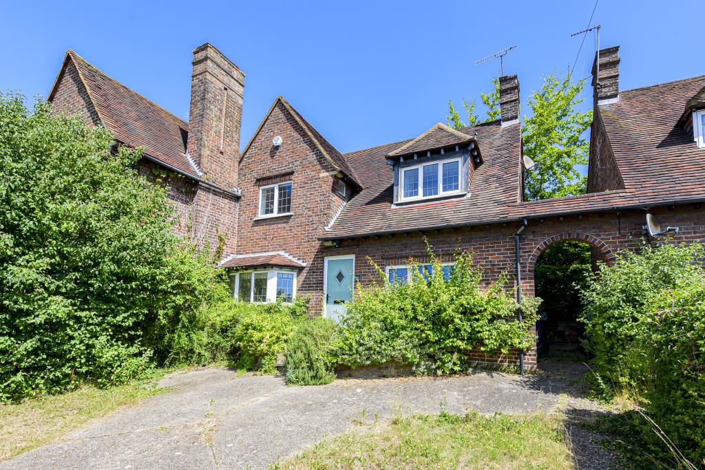 3 bed semidetached house for sale in High Buckinghamshire