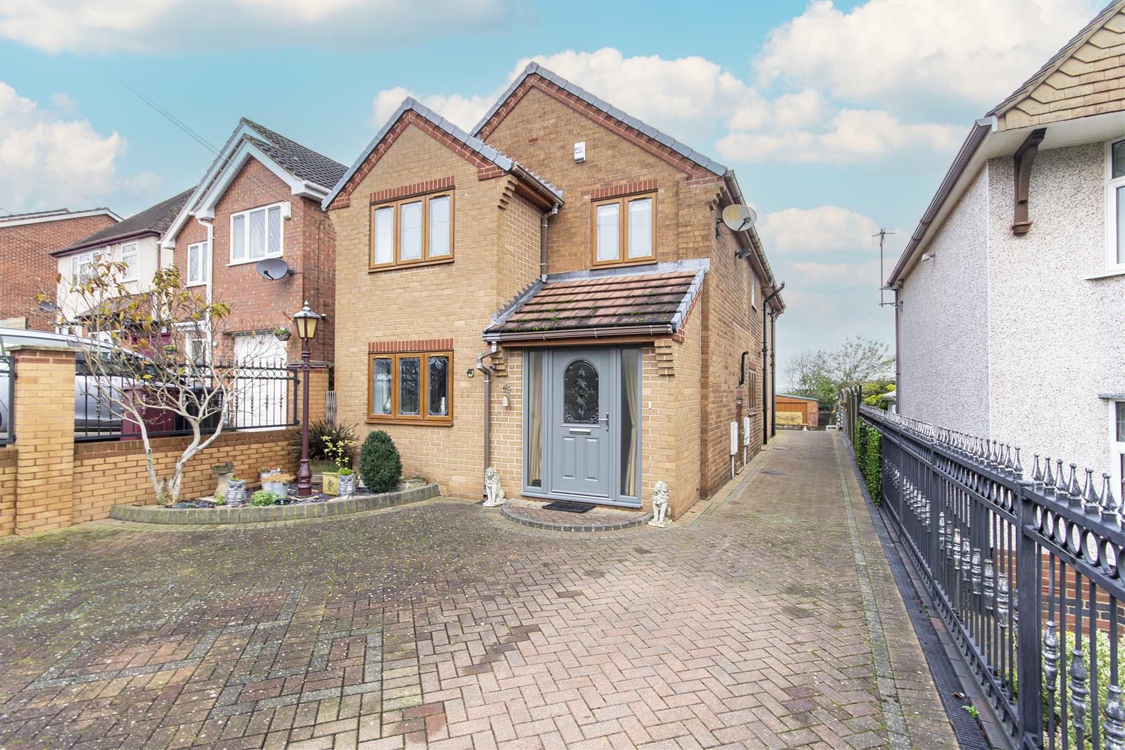 3 bed detached house for sale in Hazel Drive, Wingerworth, Chesterfield