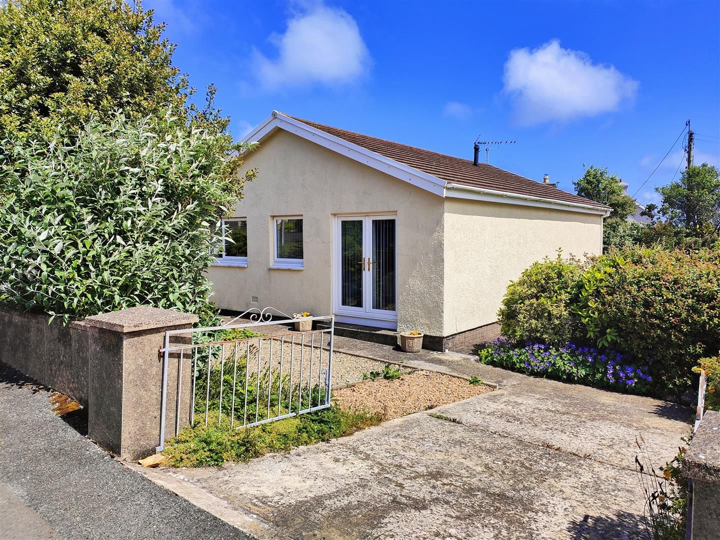 2 bed detached bungalow for sale in Clos Y Bigney, Fishguard SA65 Zoopla