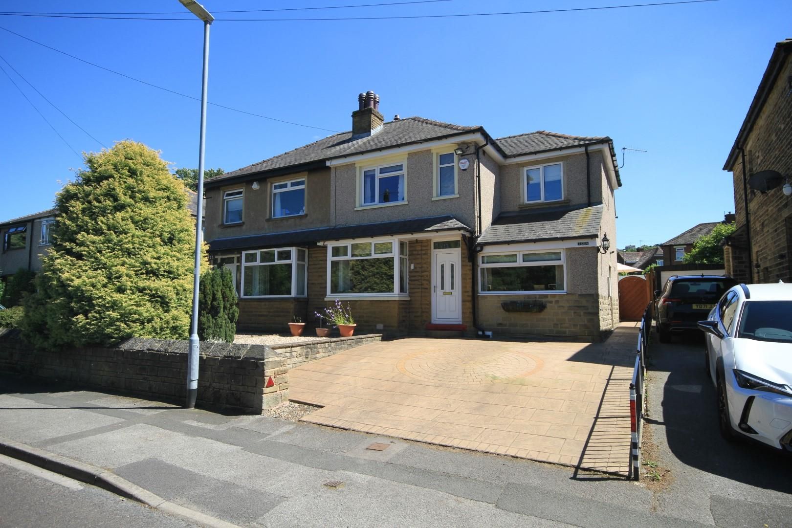 4 bed semidetached house for sale in Windhill Old Road, Thackley BD10