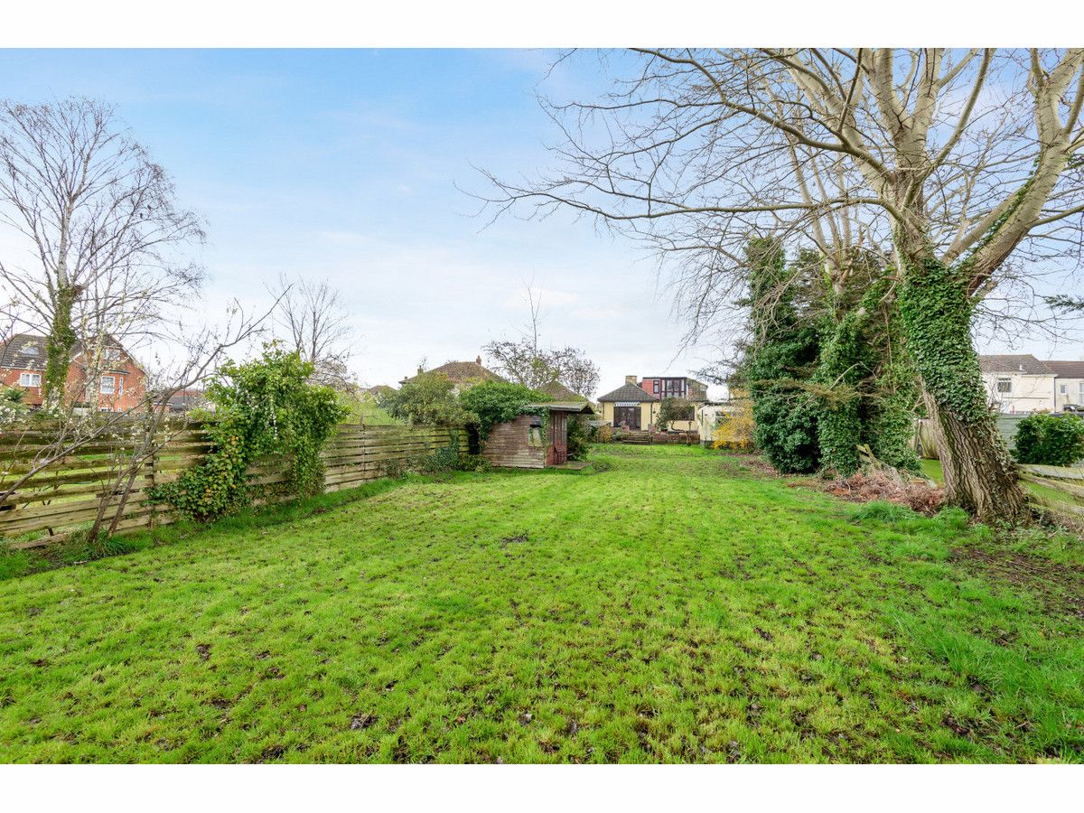 4 bed detached bungalow for sale in Stanley Road North, Rainham RM13