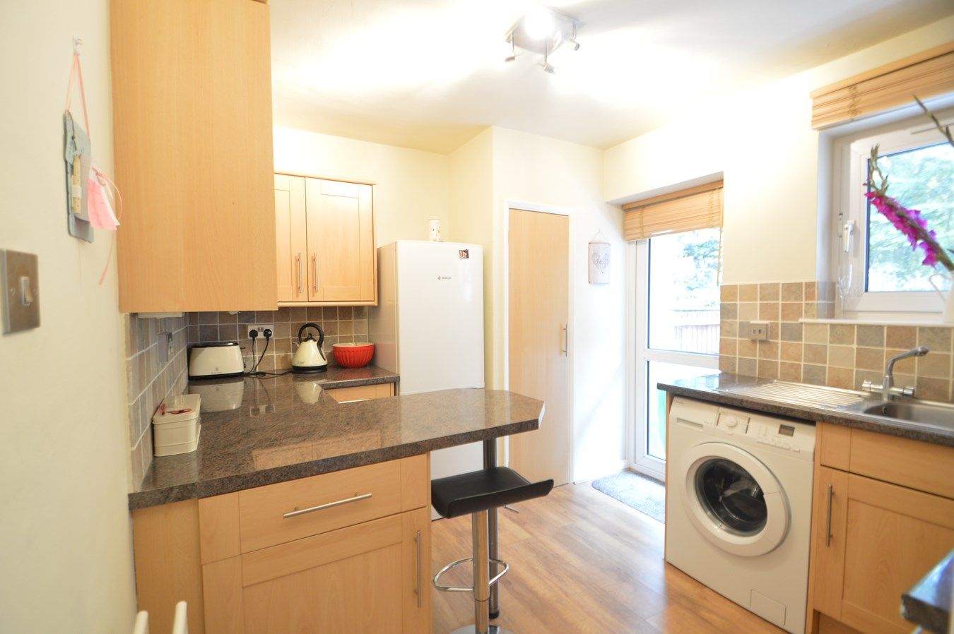 1 bed flat to rent in Summers Close, Weybridge KT13 Zoopla