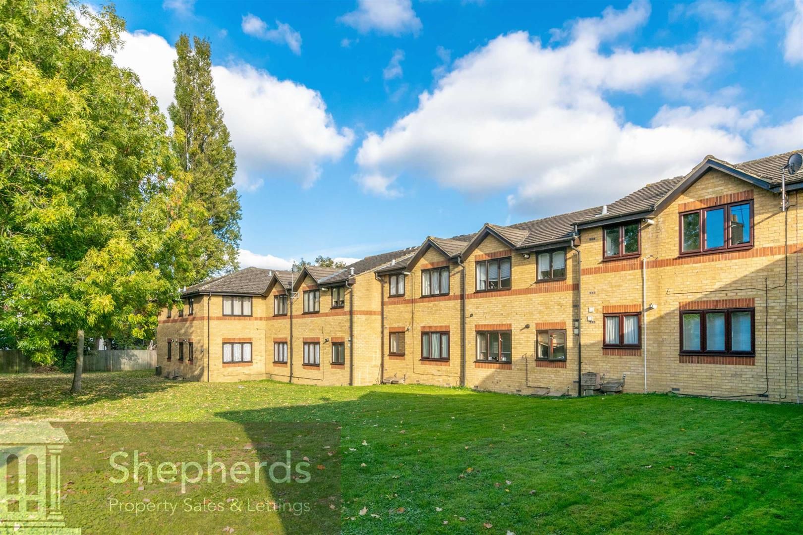1 bed flat for sale in Victoria Close, Cheshunt, Waltham Cross EN8 Zoopla