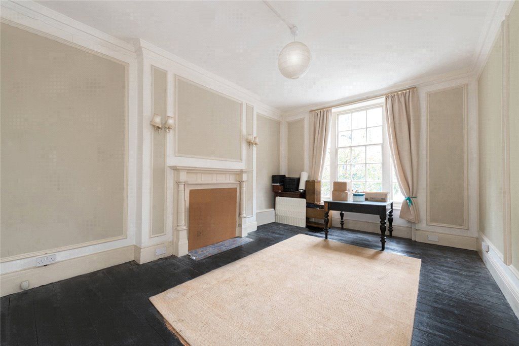 Seaford Court, Geat Portland Street W1W  