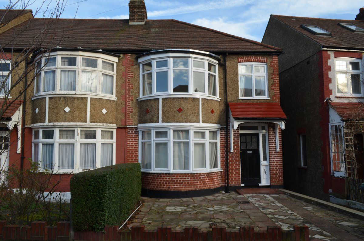 4 bed semidetached house to rent in Torrington Gardens, London N11