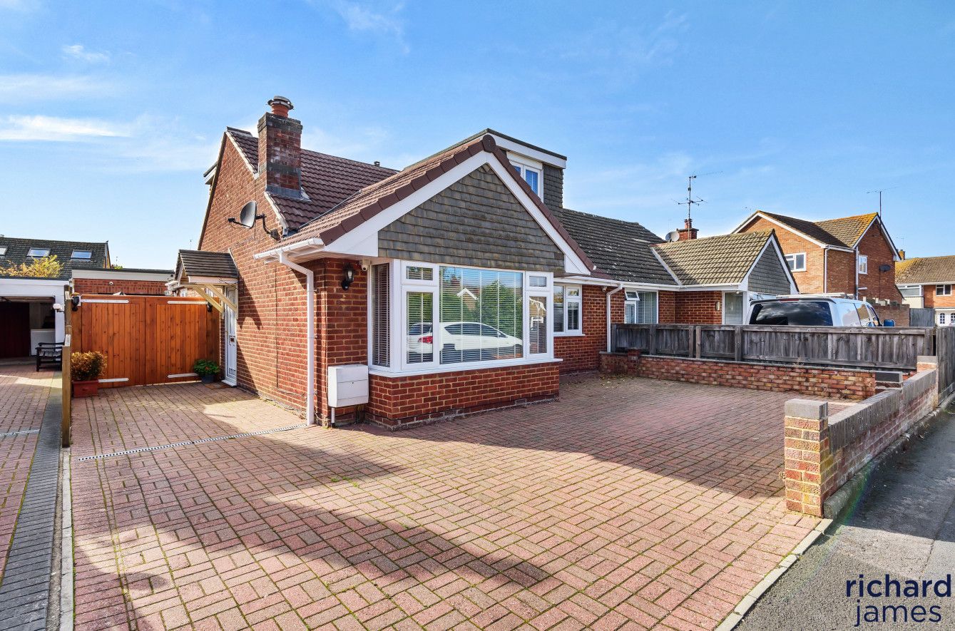 4 bed bungalow for sale in Beaufort Road, Wroughton, Wiltshire SN4 Zoopla