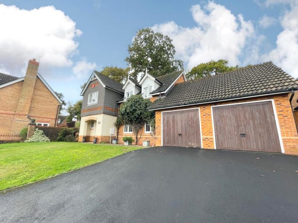 5 bed detached house for sale in Heneage Drive, West Cross, Swansea SA3