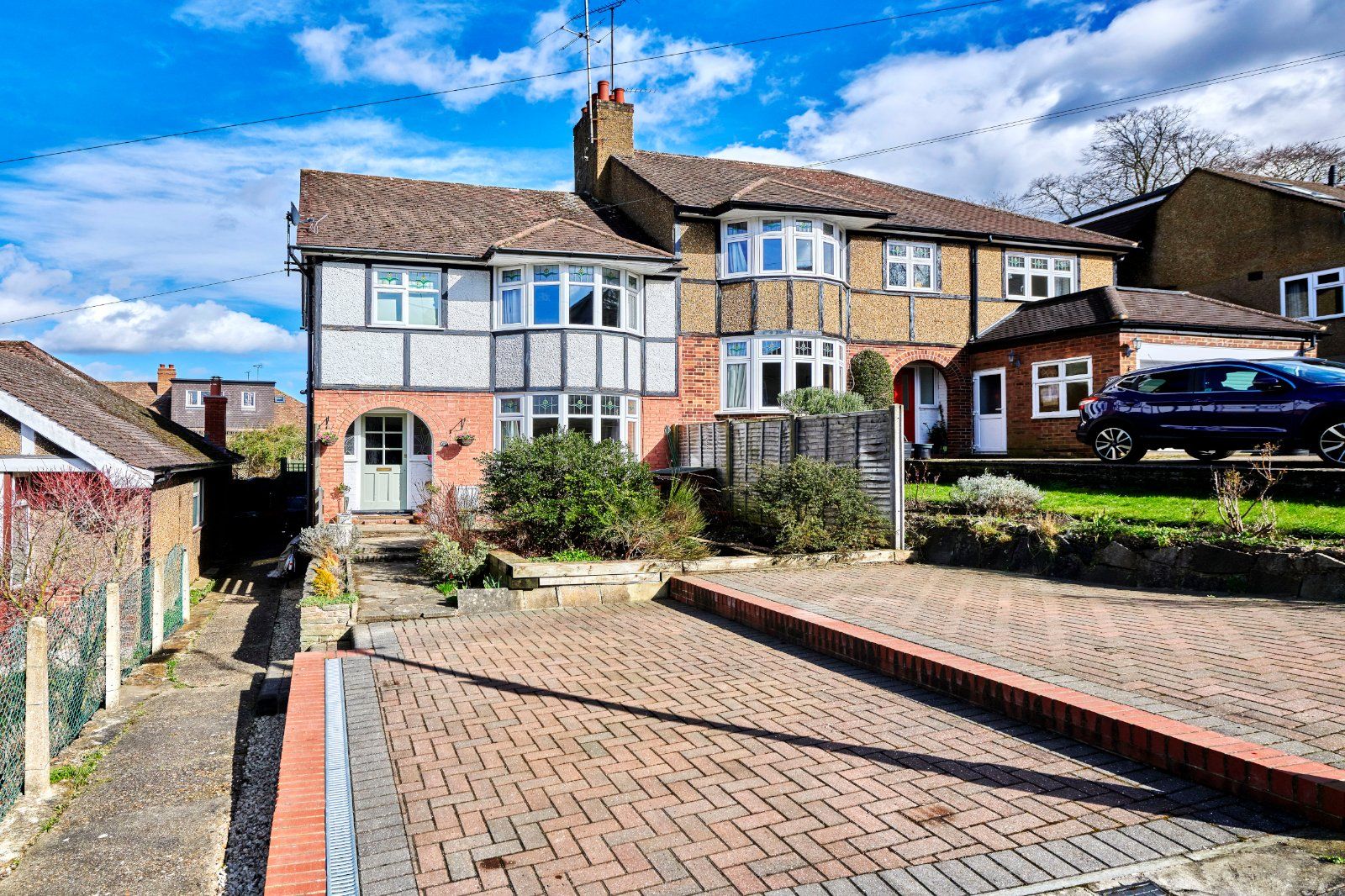4 bed semidetached house for sale in Hordle Gardens, St. Albans
