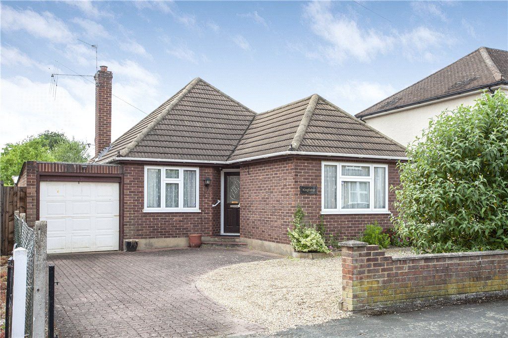 2 bed bungalow for sale in Park Avenue, Egham, Surrey TW20 Zoopla