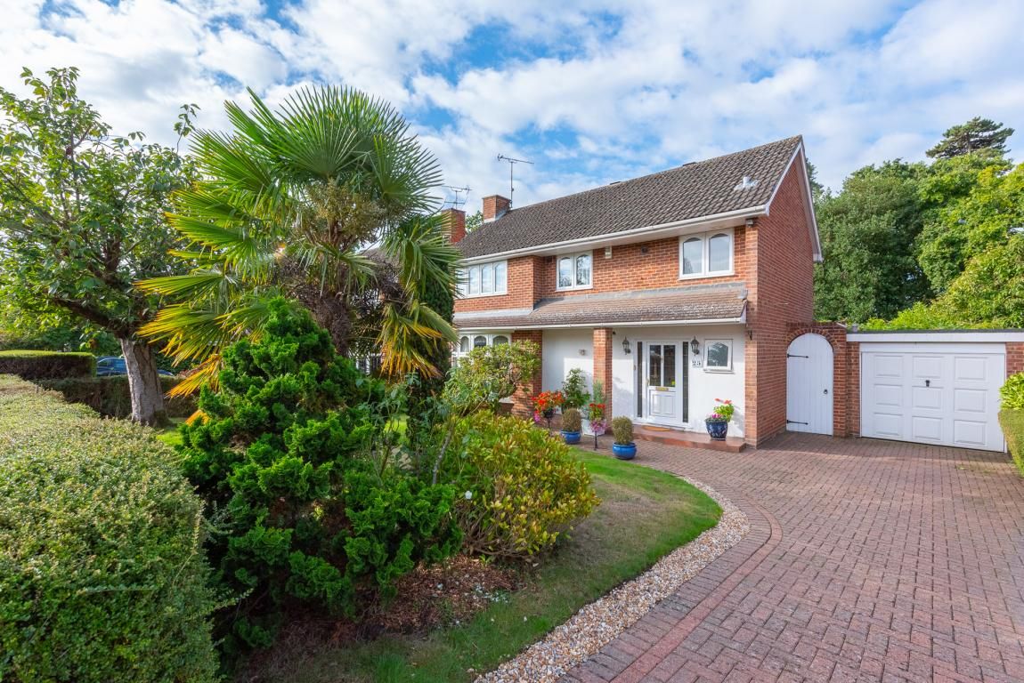 4 bed detached house for sale in High Beeches, Frimley GU16 Zoopla