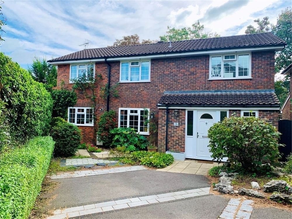 Darnley Park, Weybridge, Surrey KT13  