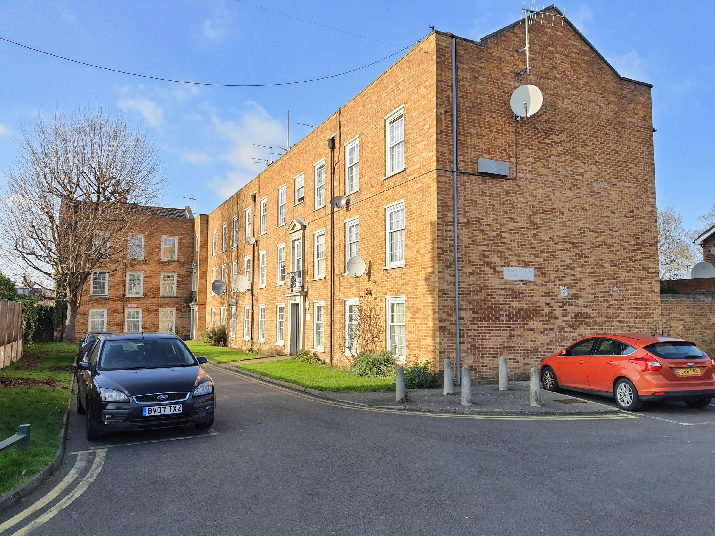 2 bed flat for sale in Baker Street, Enfield EN1 Zoopla