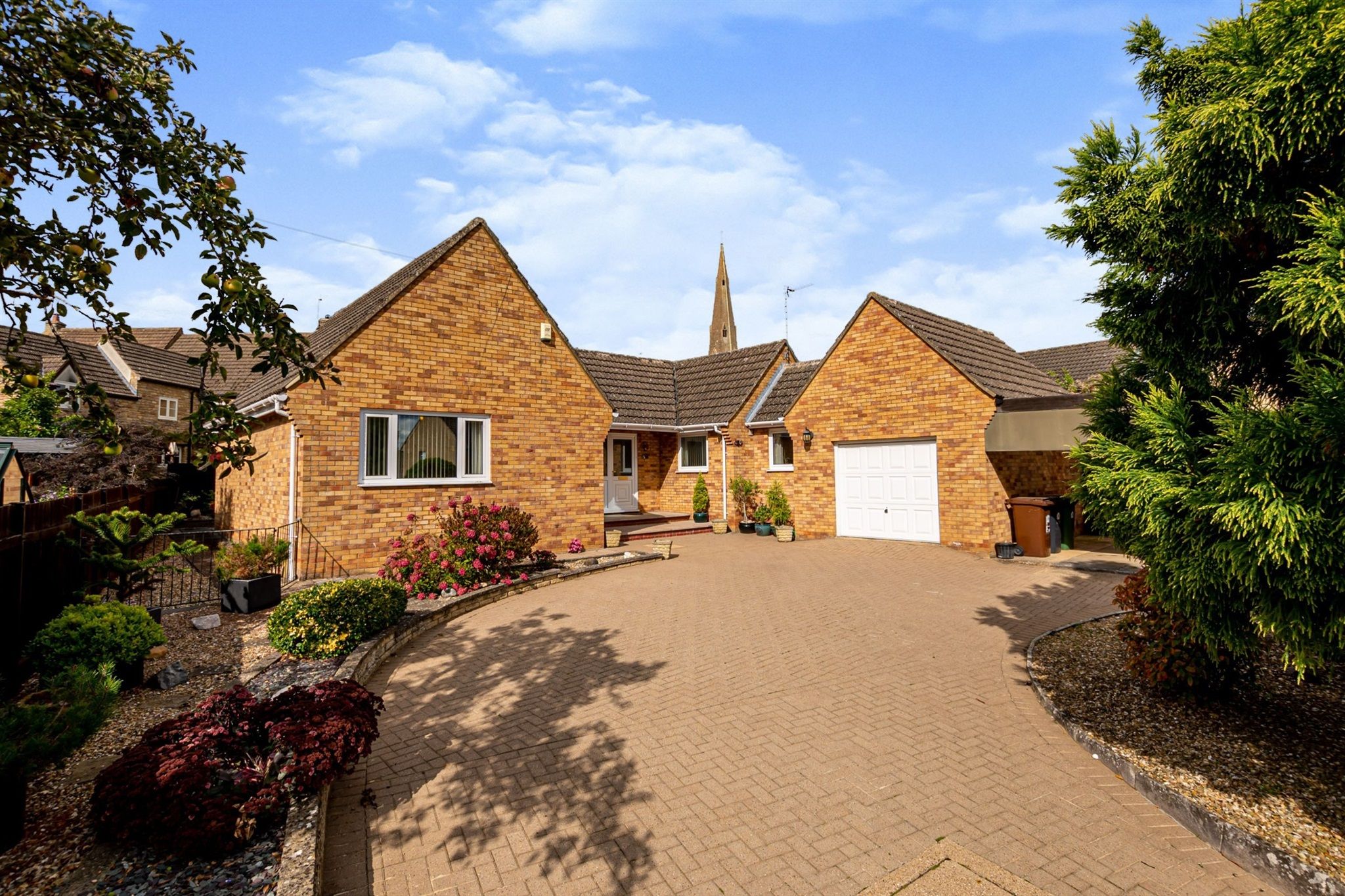 3 bed detached bungalow for sale in Willow Lane, Stanion, Kettering
