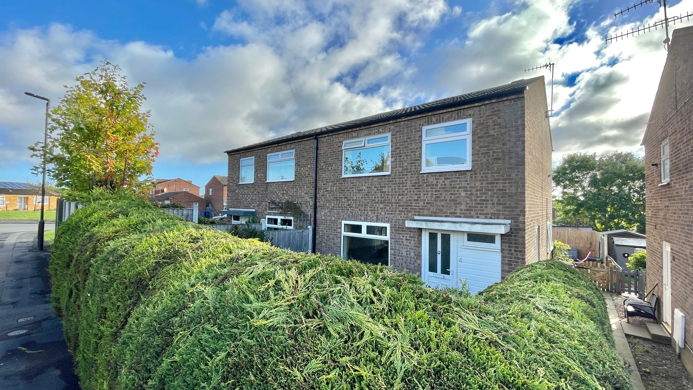 3 bed semidetached house for sale in Taddington Road, Chesterfield S40