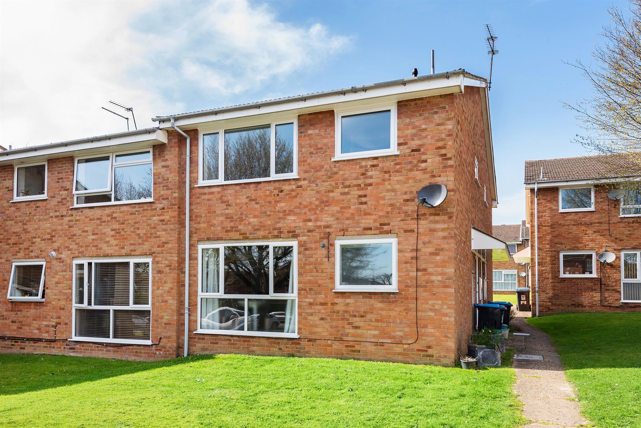 2 bed flat for sale in Chiltern Park Avenue, Berkhamsted HP4 Zoopla