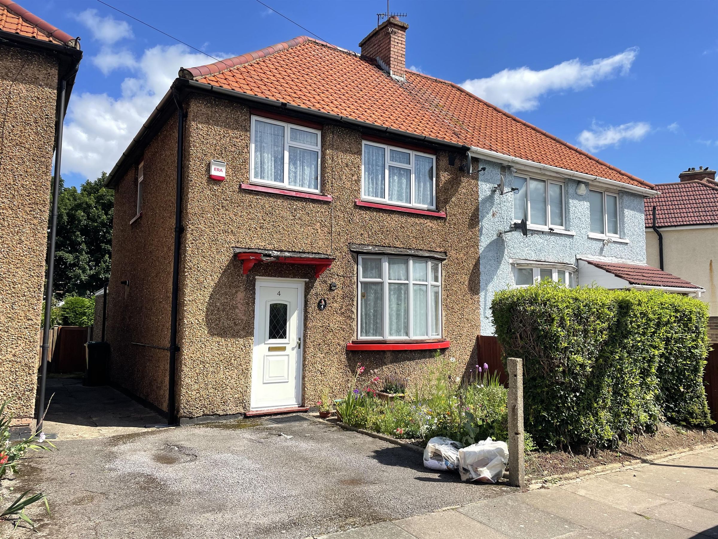 3 bed semidetached house for sale in Lancaster Walk, Hayes, Middlesex
