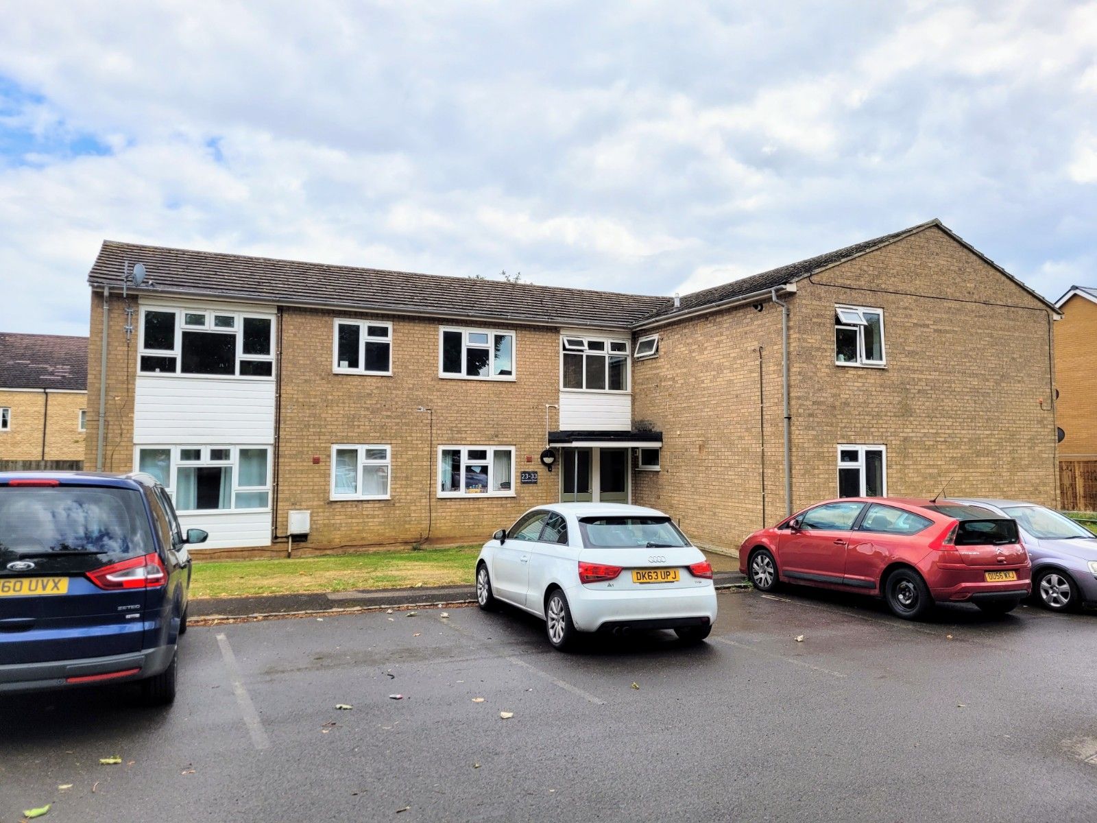 2 bed flat for sale in Sycamore Drive, Carterton OX18 Zoopla