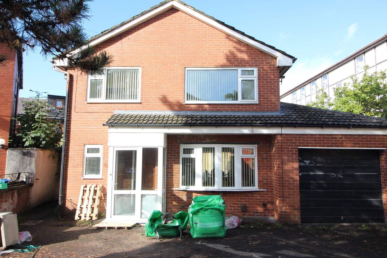 4 bed detached house to rent in Hastings Street, Deeplish, Rochdale
