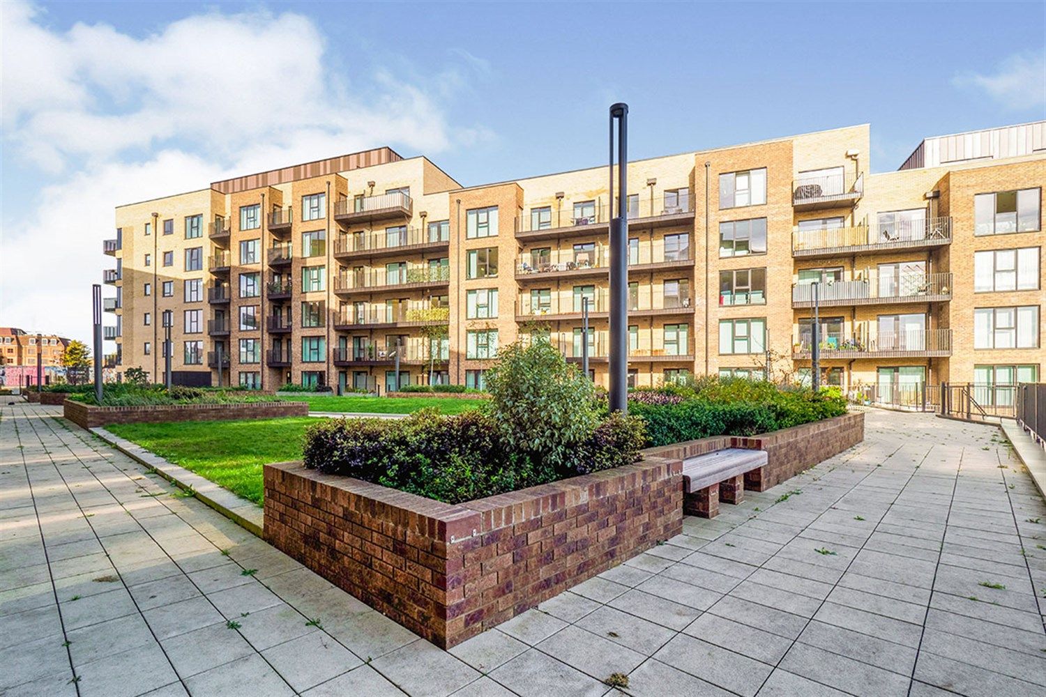 3 bed flat to rent in St. Andrews Road, Uxbridge UB10 Zoopla