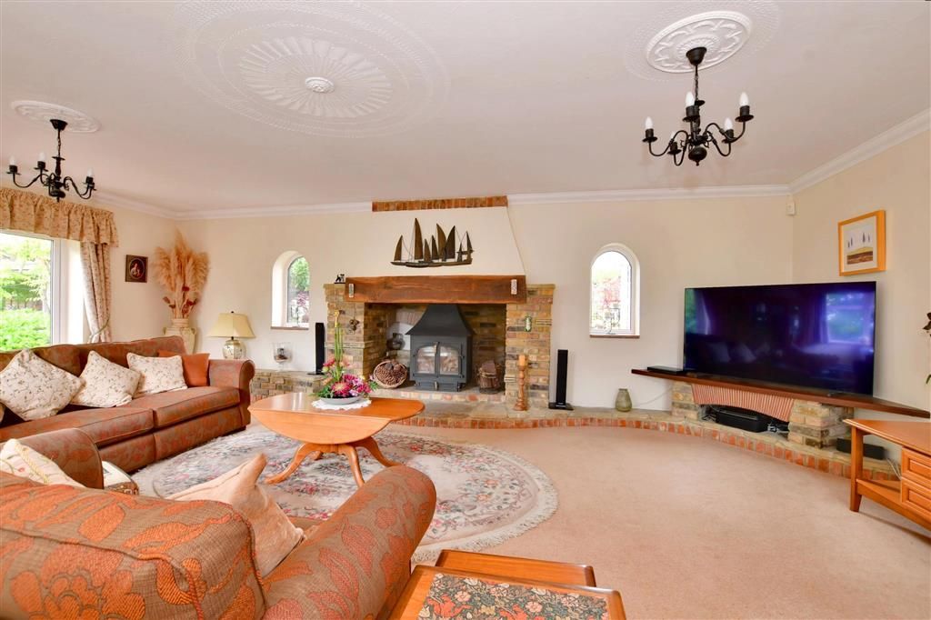 5 bed detached bungalow for sale in Headcorn Road, Sutton Valence