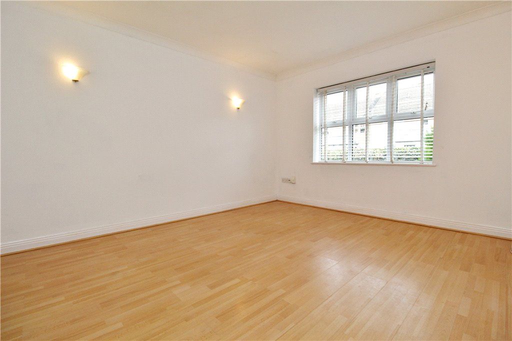 1 bed flat to rent in Hillary Drive, Isleworth TW7 Zoopla