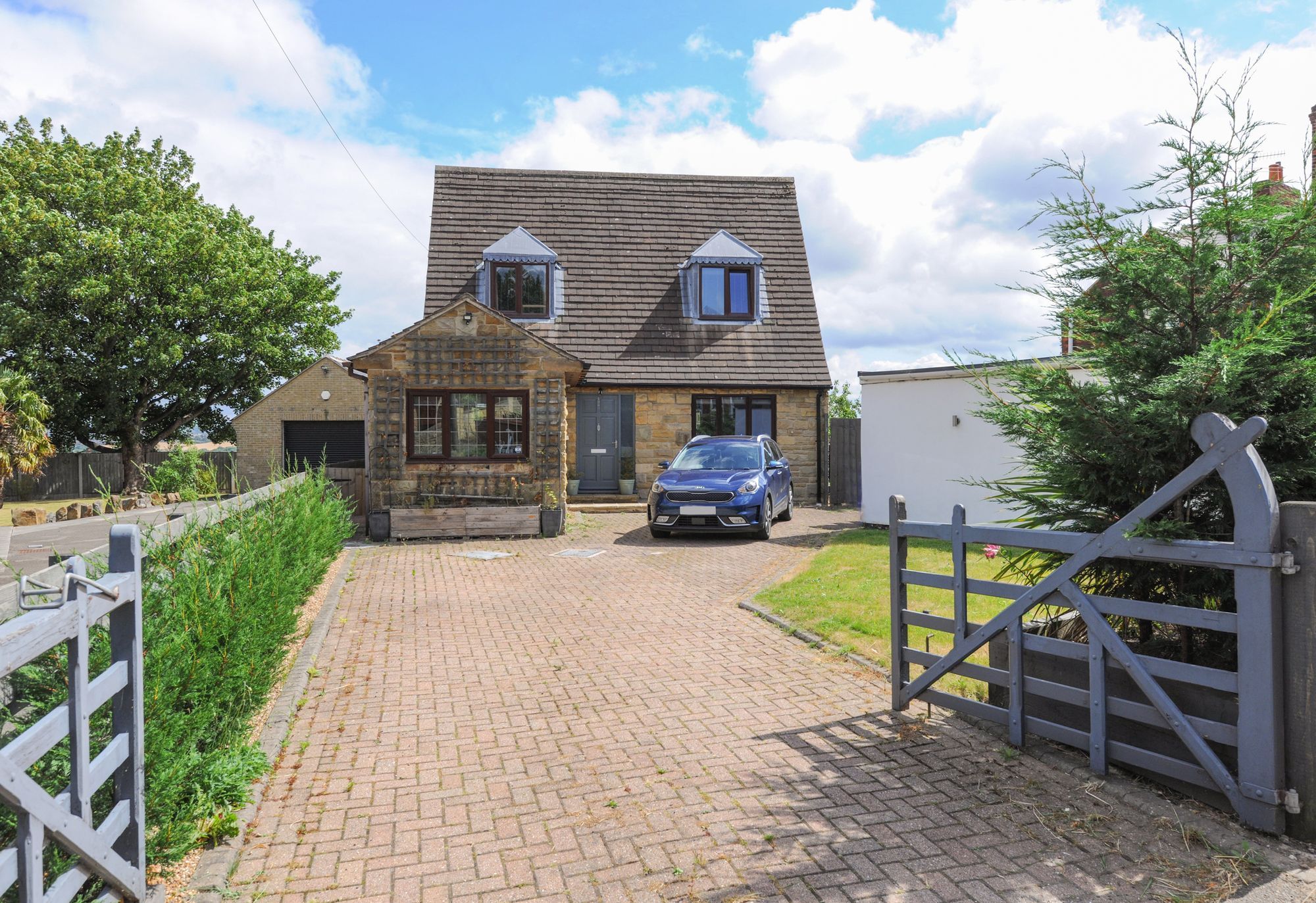 4 bed detached bungalow for sale in Handley Road, New Whittington S43