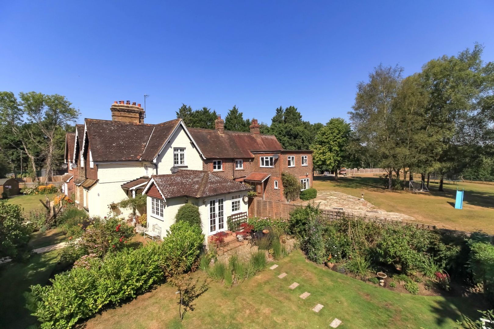 2 bed property for sale in East Street, Crawley RH10 Zoopla