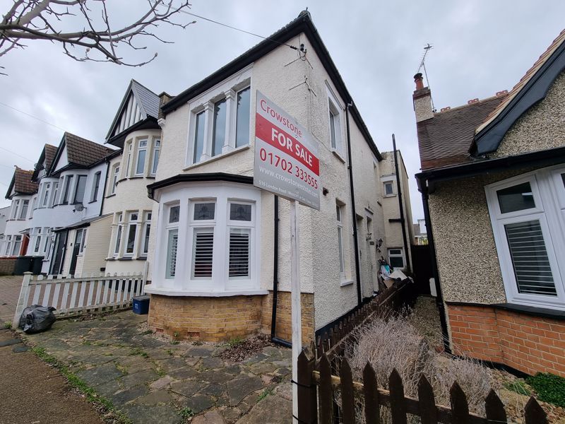 1 bed flat for sale in Lord Roberts Avenue, LeighOnSea SS9 Zoopla