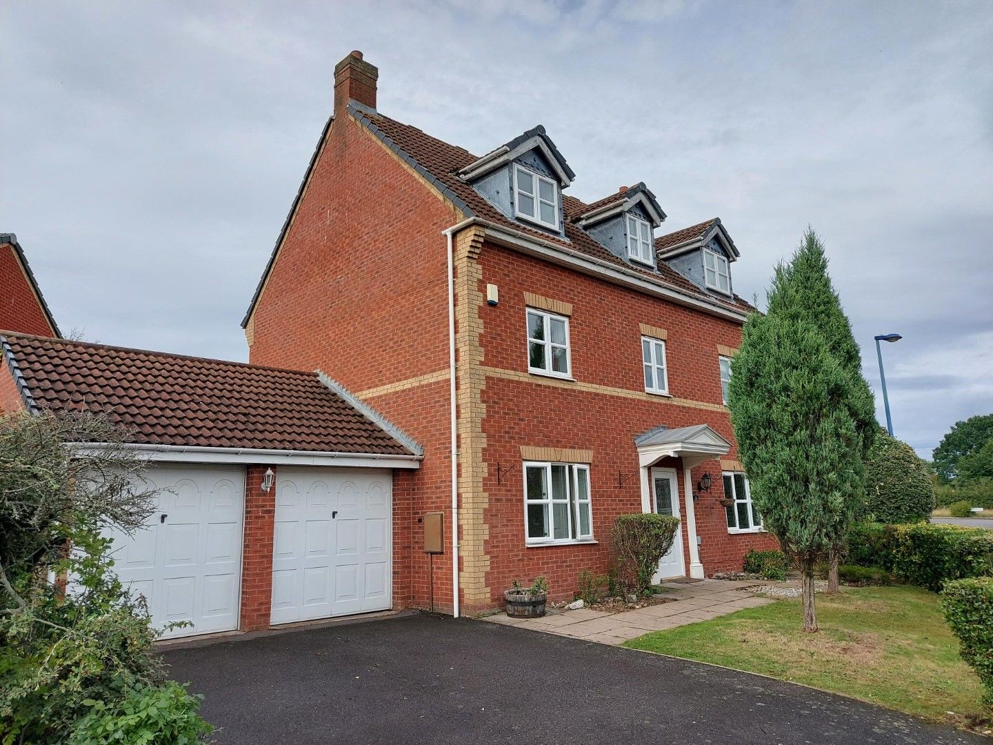 5 bed detached house for sale in Harvestfields Way, Four Oaks, Sutton