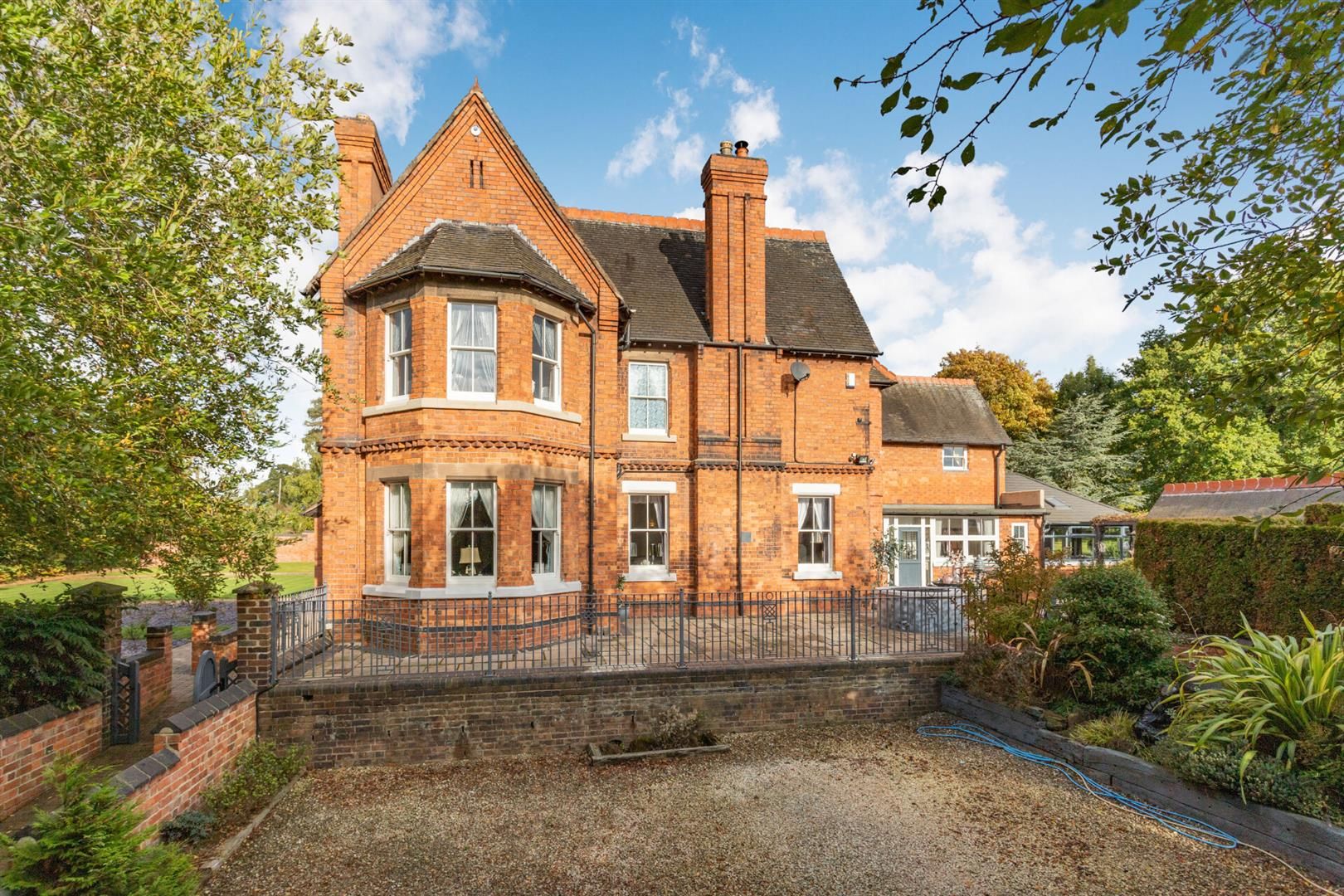 6 bed detached house for sale in New Road, Shuttington, Tamworth