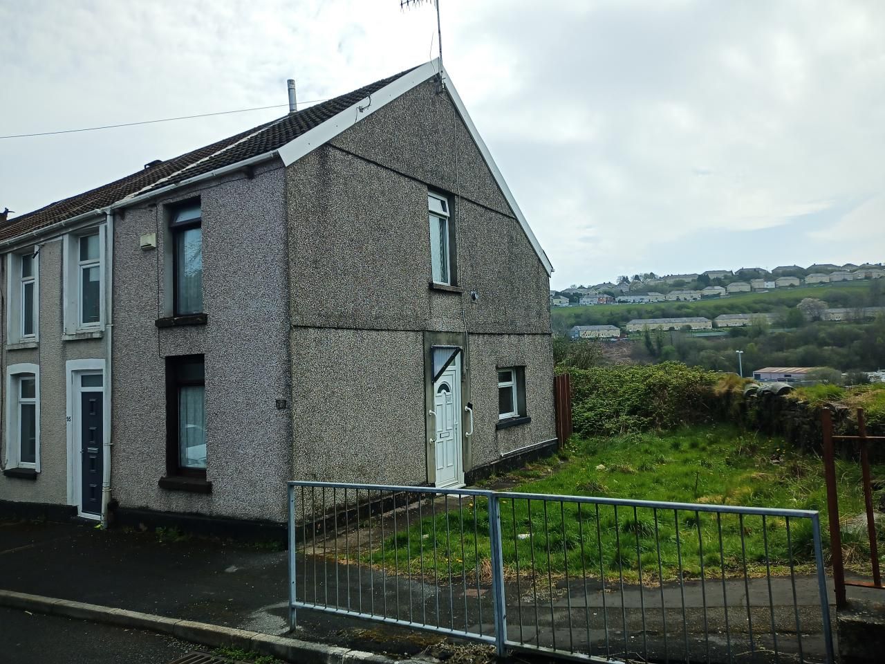 3 bed end terrace house for sale in Middle Road, Cwmbwrla, Swansea SA5