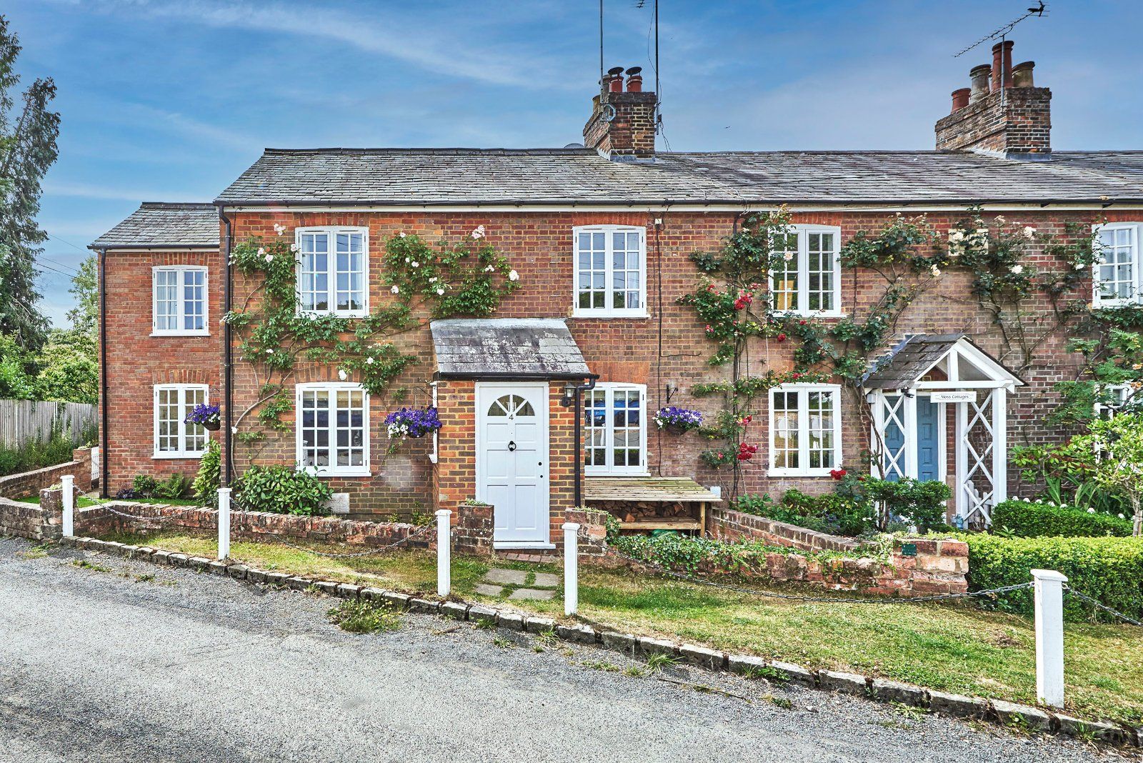 3 bed end terrace house for sale in Moss Cottages, Lower Gustard Wood