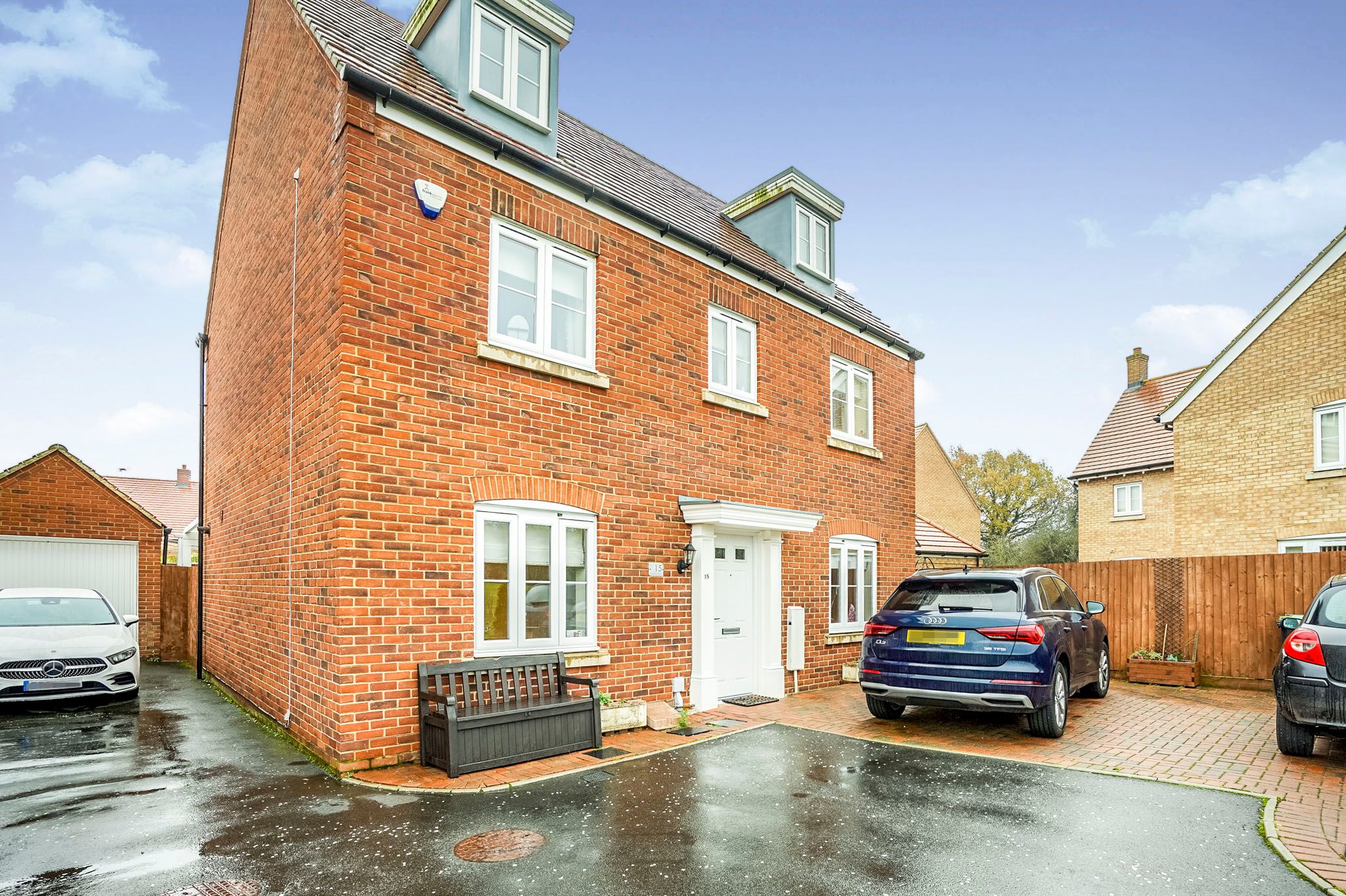 Dunnock Close, Apsley, Hemel Hempstead, Hertfordshire HP3  