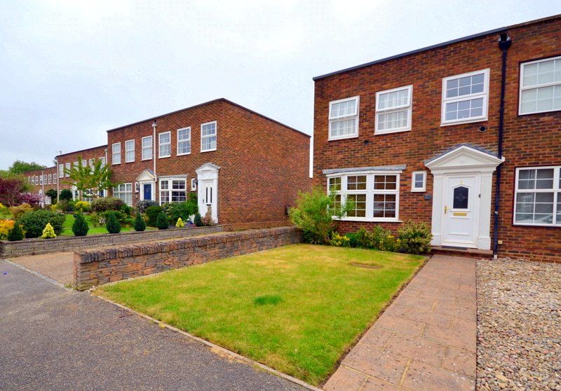 3 bed end terrace house for sale in Shaftesbury Crescent, StainesUpon