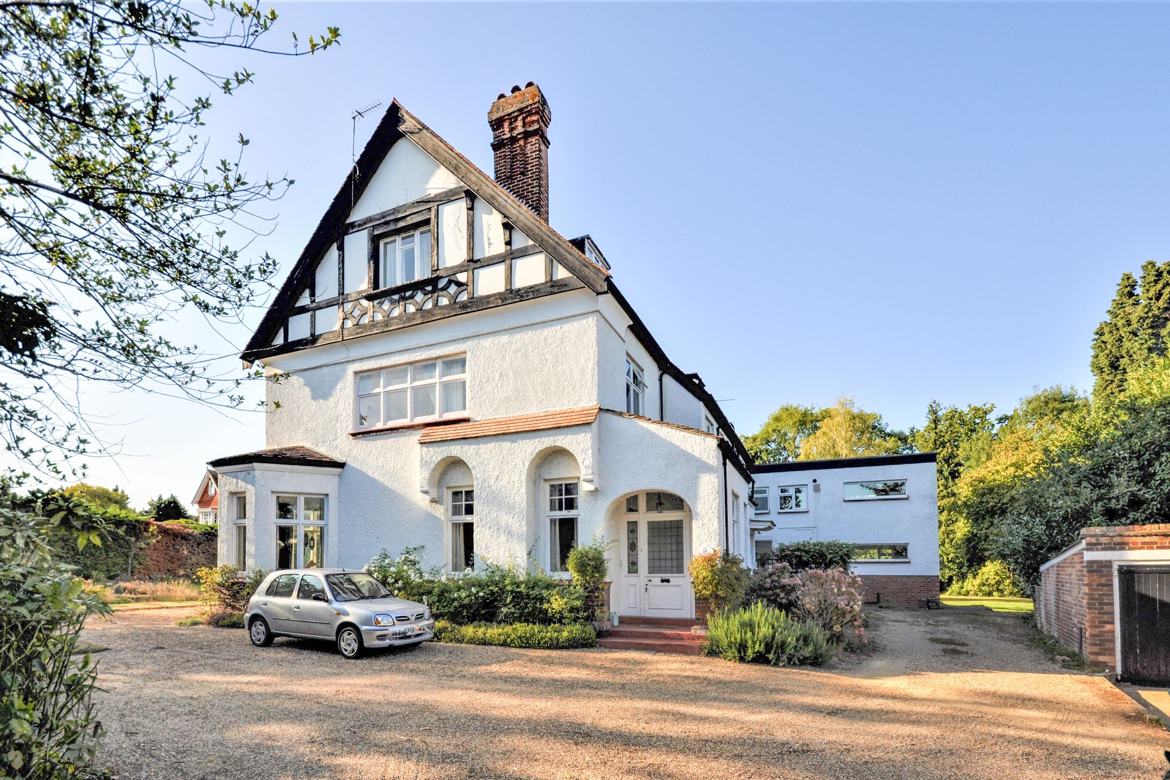 2 bed to rent in Milbourne Lane, Esher KT10 Zoopla