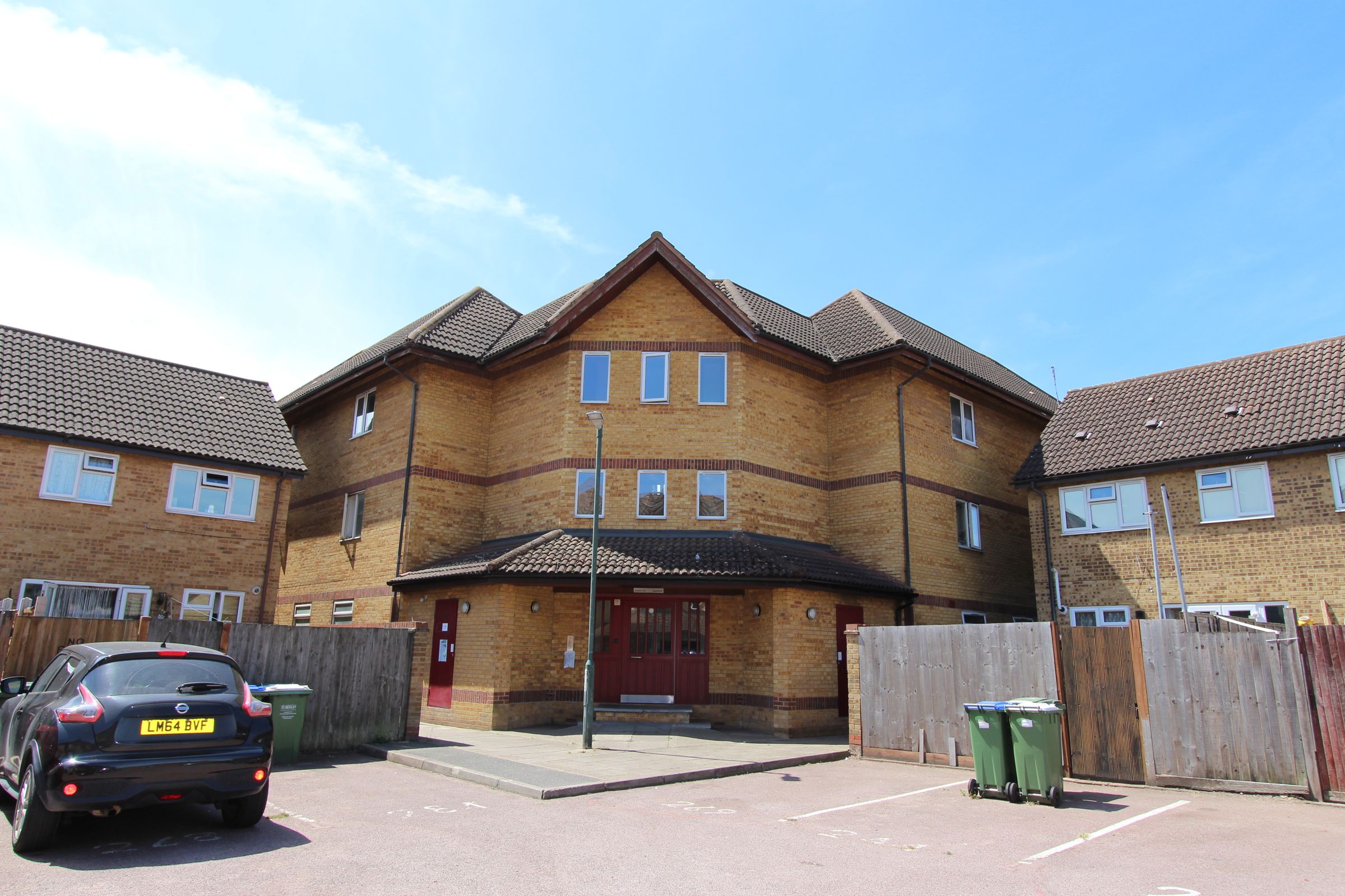 2 bed flat to rent in Cook Square, Erith DA8 Zoopla