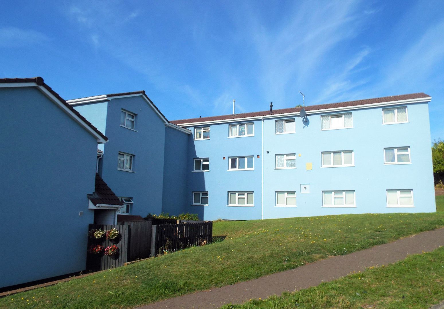 2 bed flat for sale in Warwick Place, West Cross, Swansea SA3 Zoopla