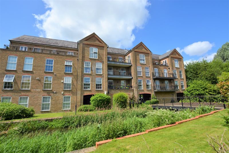 2 bed flat for sale in Coaters Lane, Wooburn Green, High HP10