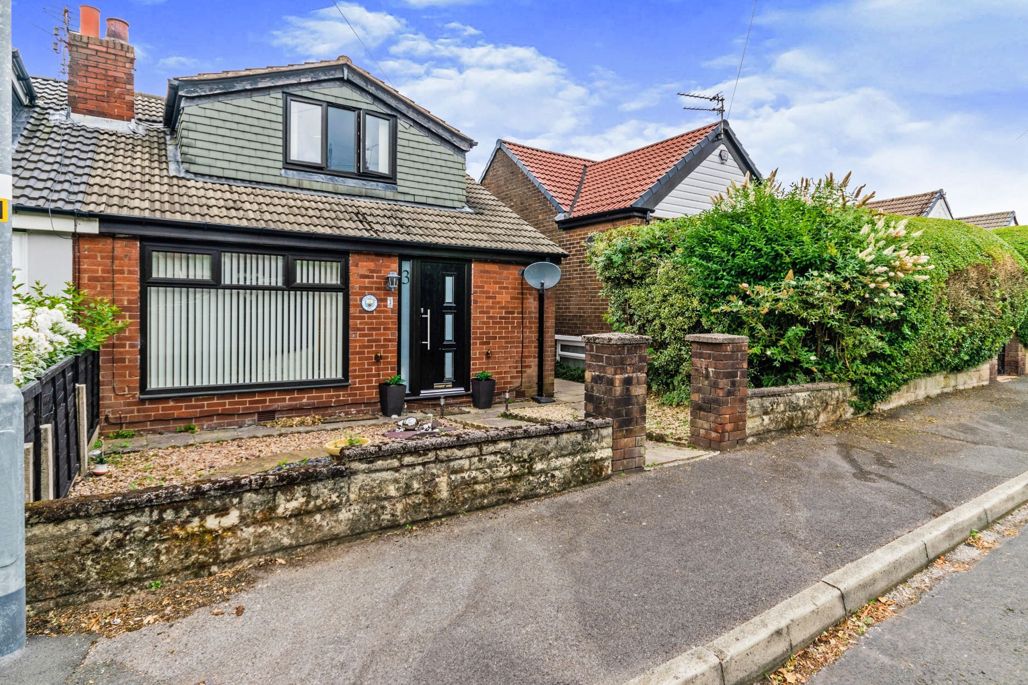 4 bed semidetached house for sale in Brookside Avenue, Grotton, Oldham