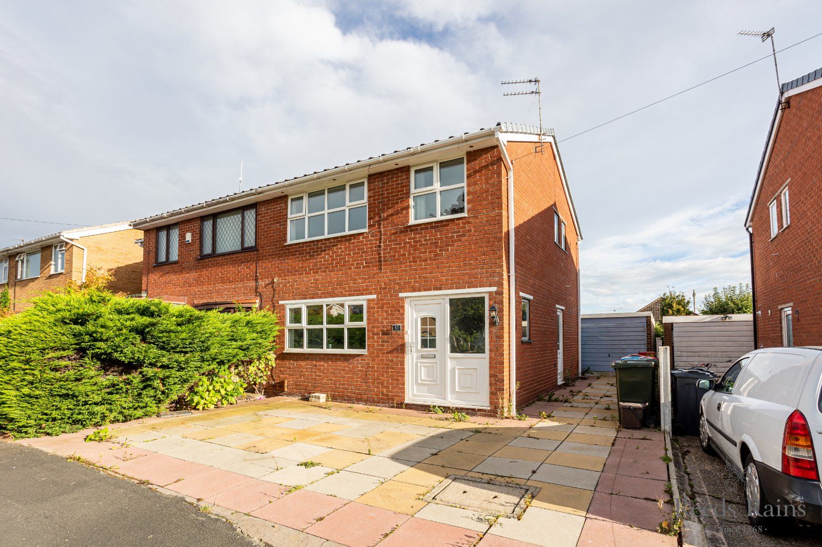 3 bed semidetached house for sale in Glen Road, Great Sutton