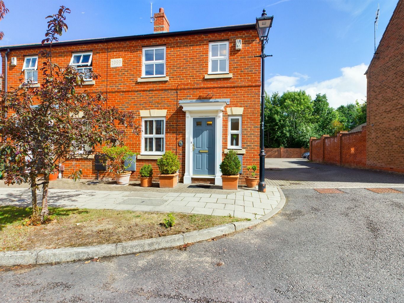 3 bed semidetached house for sale in Prestwold Way, Aylesbury HP19