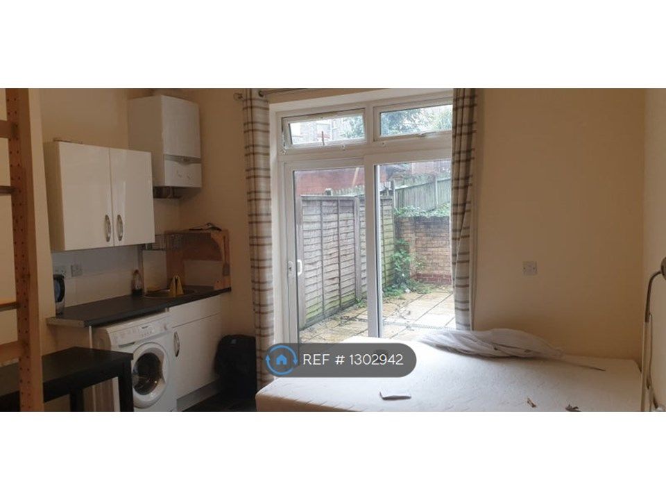 Studio to rent in Stapleton Hall Road, London N4 Zoopla